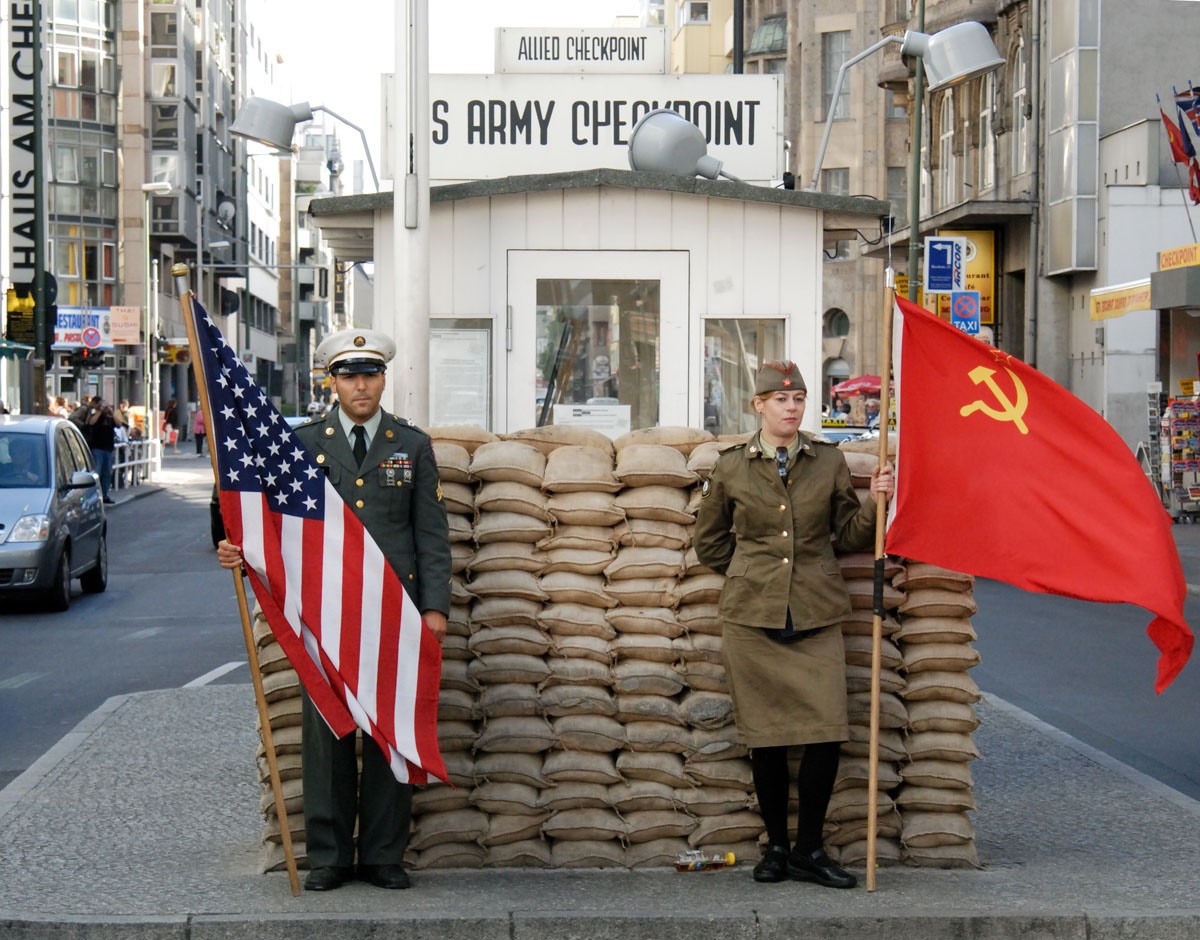 Checkpoint Charlie Vedi le offerte e i tour guidati VIVI Berlino