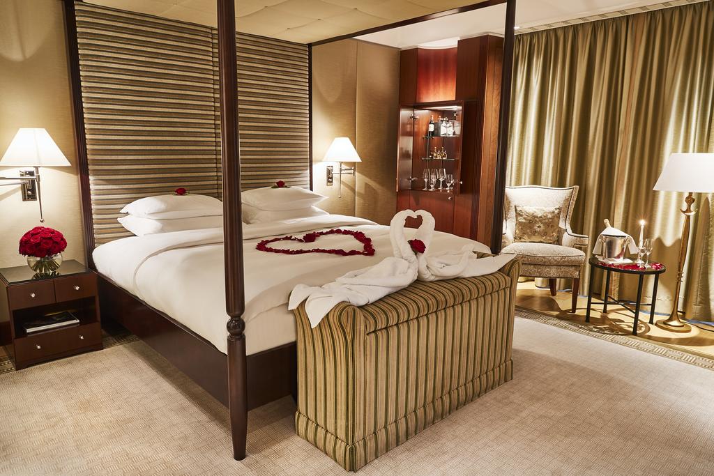 hotel adlon